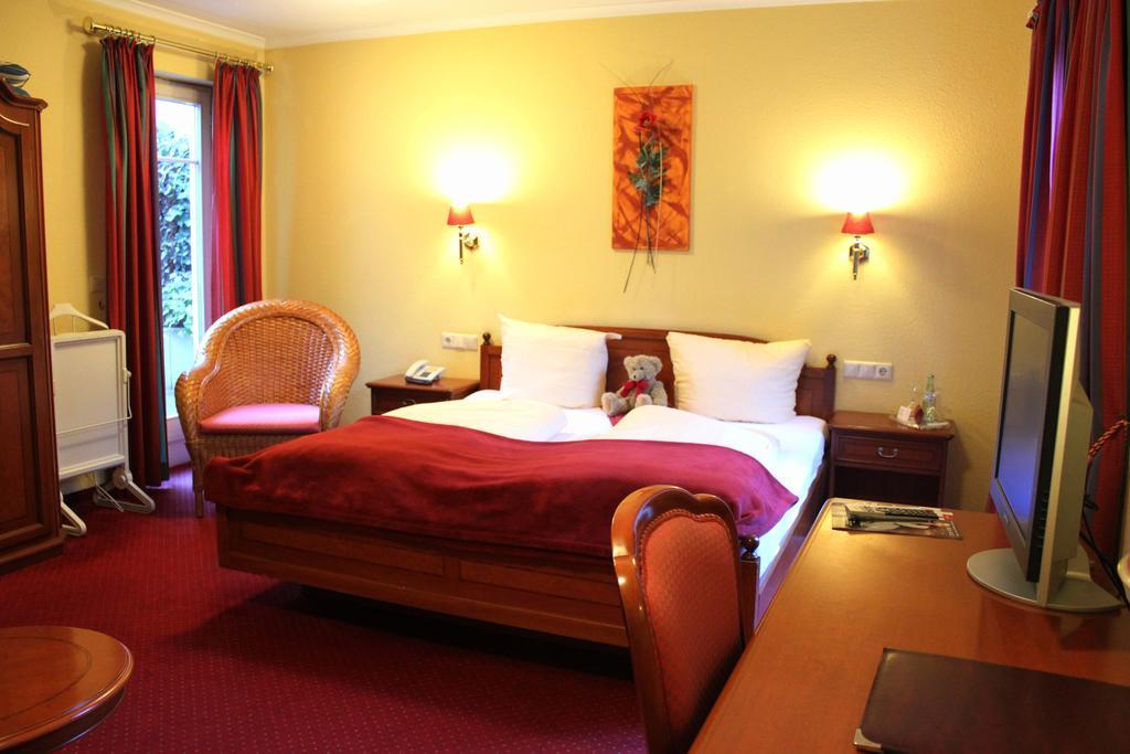 Hotel Garni Wiestor Uberlingen Room photo